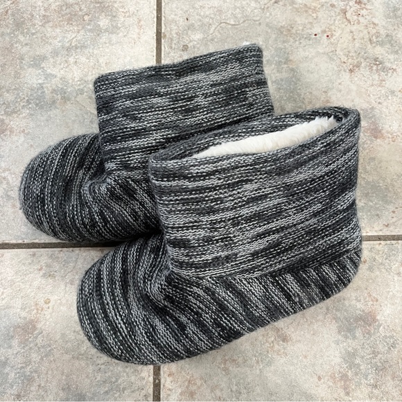 NWOT La Senza Knitted Wool-Like Plush Fleece Non-Slip Rubber Sole House Slipper - Picture 1 of 6